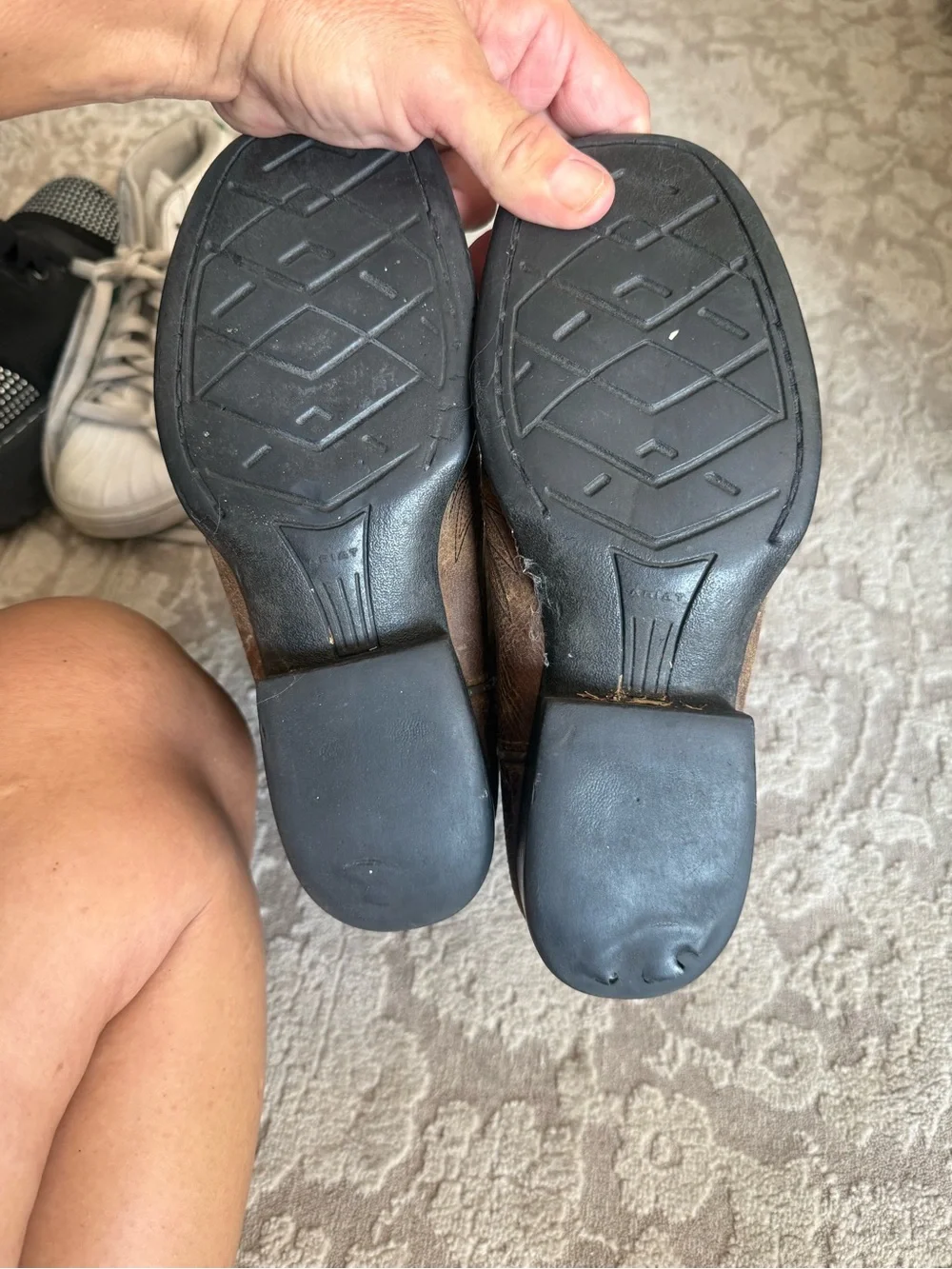 Girls Ariat cowboy boots size 4